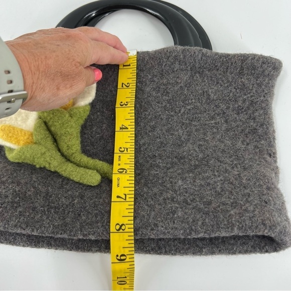 ✅‎ UNBRANDED BOILED WOOL TULIP PURSE WITH LUCITE PLASTIC HANDLES - Picture 6 of 7